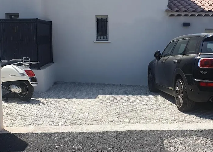 Avec Jardin Et Parking Proche Plages Et Sainte-musse *